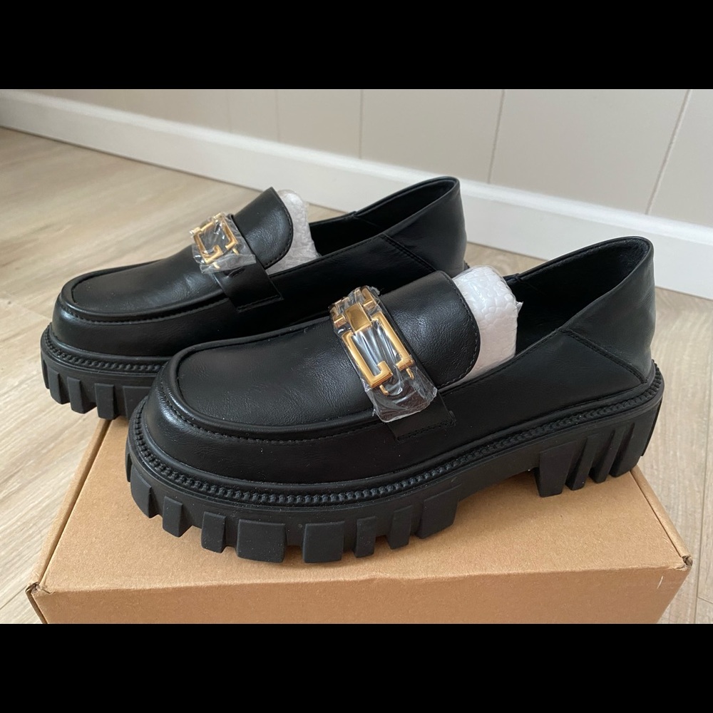 Leather Loafers with Chain